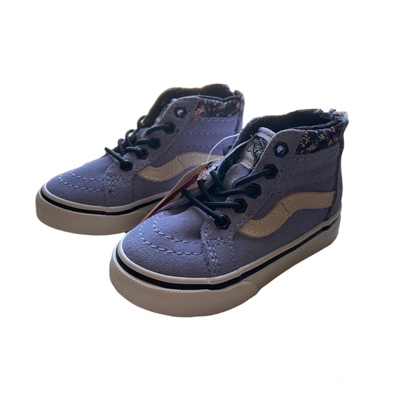 Vans - Picture 1 of 3